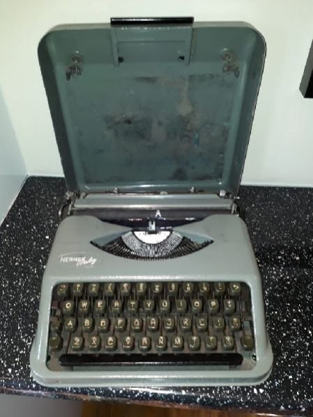 Brother White Portable Typewriter 04