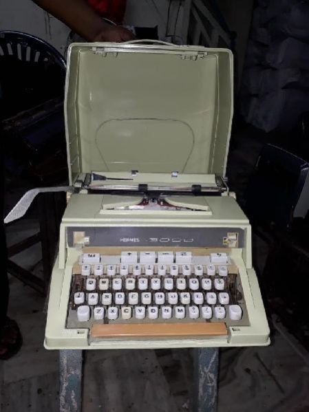 Brother White Portable Typewriter 05