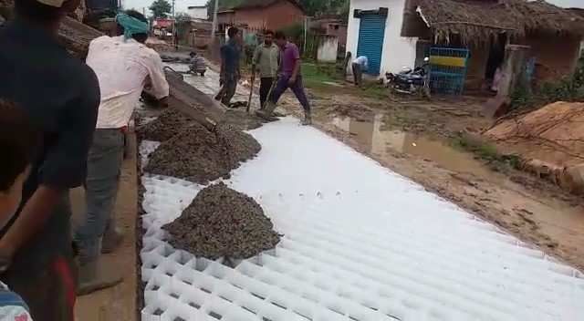 Filling Concrecells with RMC equipment