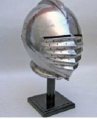 Maximillian Helmat 02