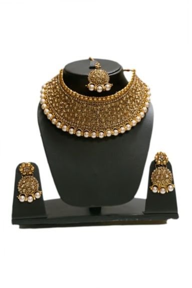 Intricate Gold White Pearl Necklace Set