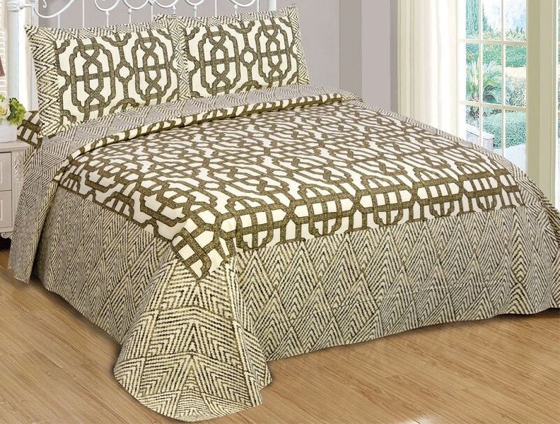 Titanic Golden Base King Size Bedsheet with 2 Stitched Pillow Cover