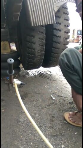 Liftup Truck Jack 01