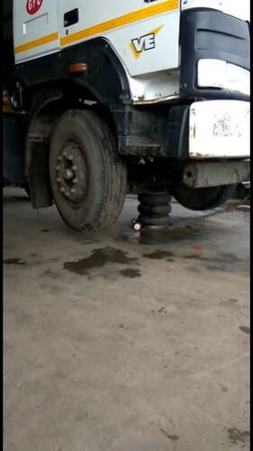 Liftup Truck Jack 02