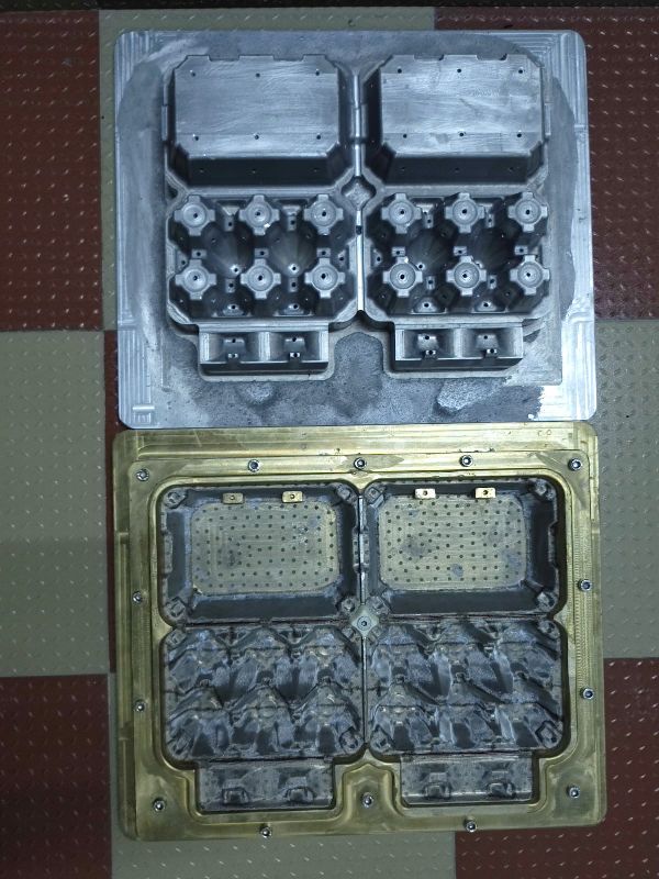 6 Eggs With Lock Flat Top