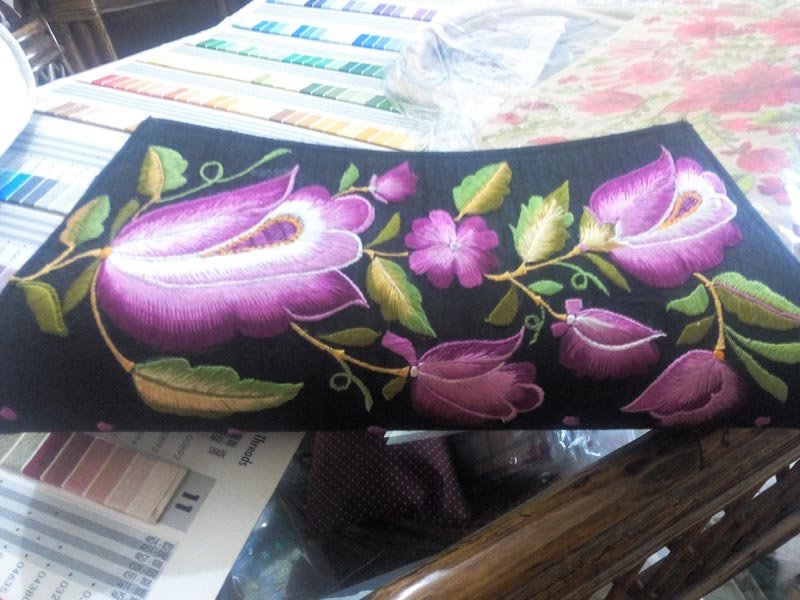 clutches with roses