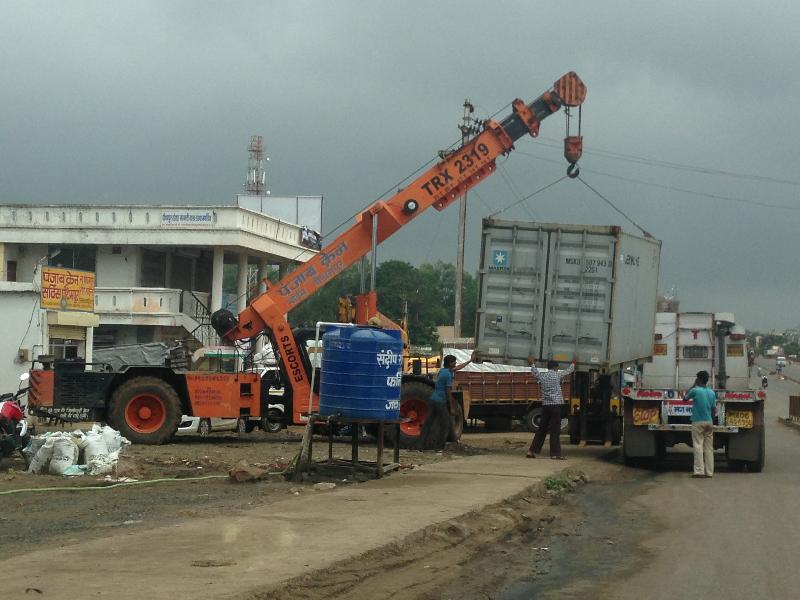 Loading Crane Rental 08