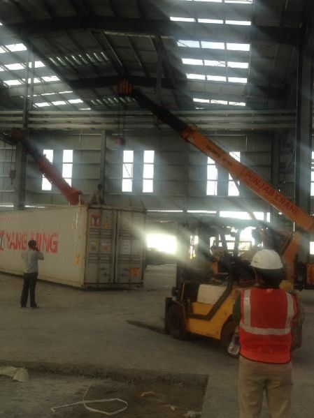 Unloading Crane Rental 04