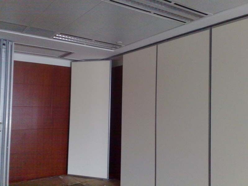 Sliding Partition with Sandwich Sheets