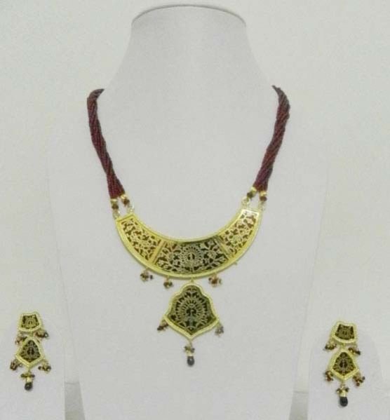 Thewa Necklace Set