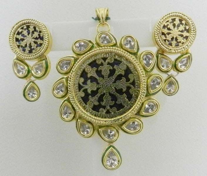 Thewa Pendant Set