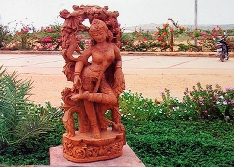 Handicraft Statue 10