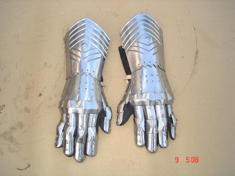 Medieval Gauntlets 01