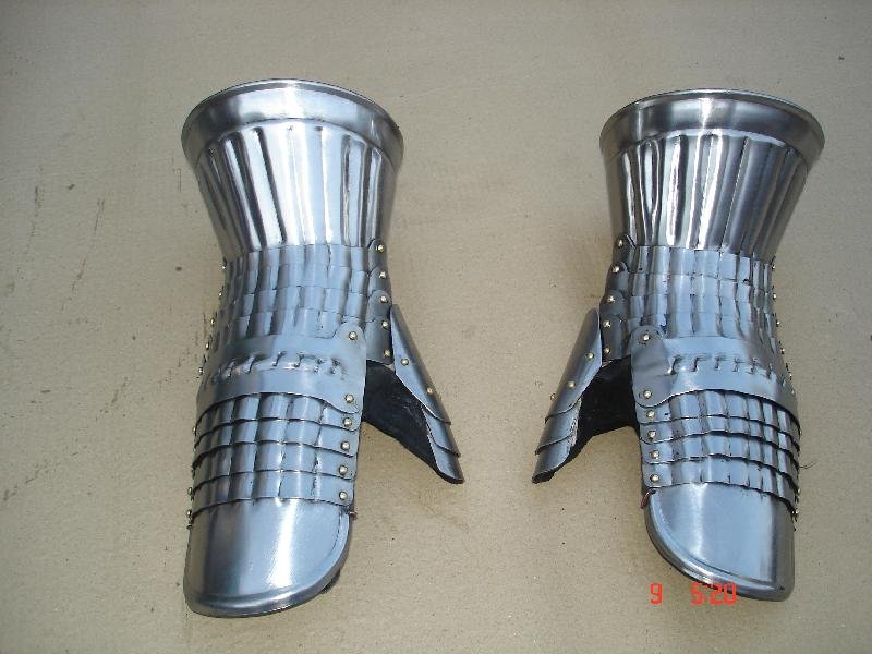 Medieval Gauntlets 02