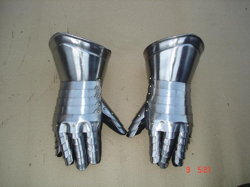 Medieval Gauntlets 03