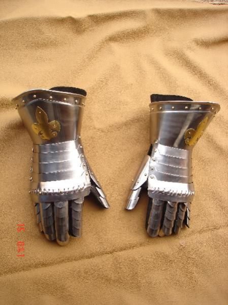Medieval Gauntlets 04