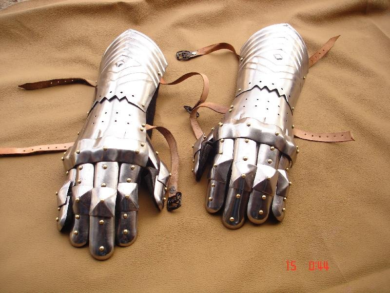 Medieval Gauntlets 05