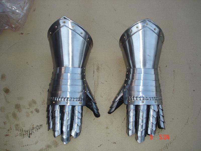 Medieval Gauntlets 09