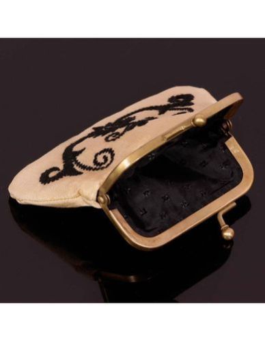 Embroidered Clutch 02