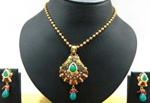 Antique Necklace Set 04