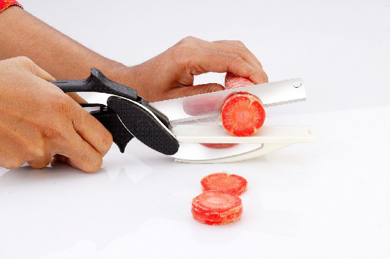 2 in 1 Clever Cutter with Chopping Board 02