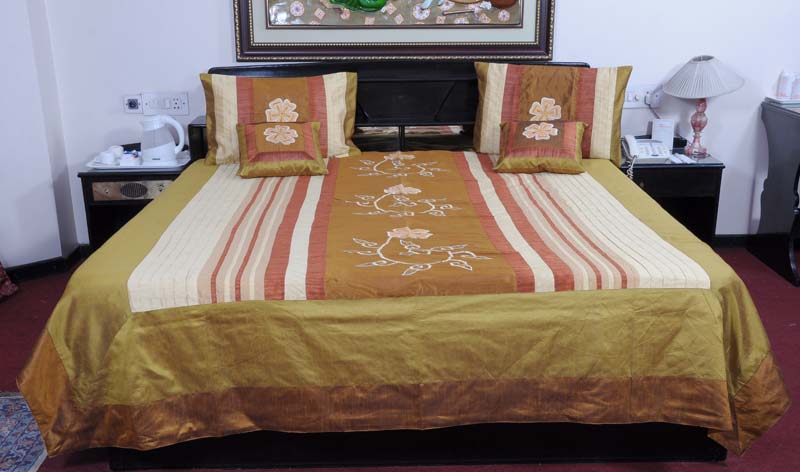 Silk Embroidery Bedspread (BC 03)