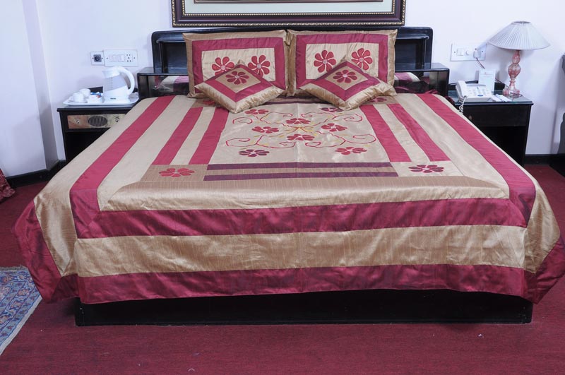 Silk Embroidery Bedspread (BC 10)