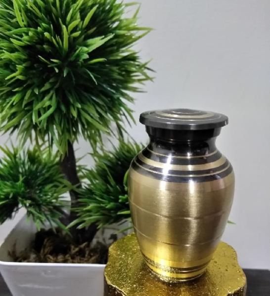 Brass Urn 01