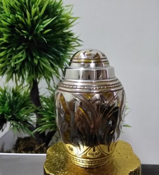 Brass Urn 03