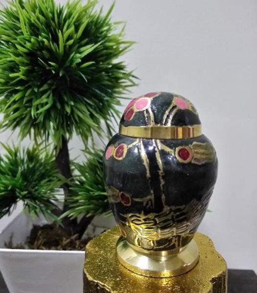 Brass Urn 04