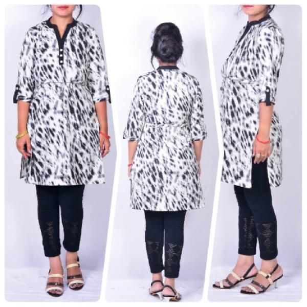 Kerta Pattern Top in Poly Crepe Fabric