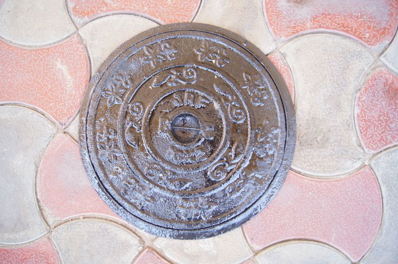 JFPL 10 Cast Iron Manhole Cover 01