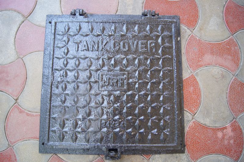 JFPL 10 Cast Iron Manhole Cover 02