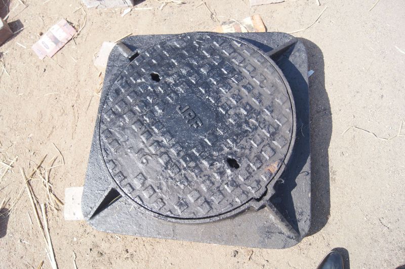 JFPL 12 Cast Iron Manhole Cover 01