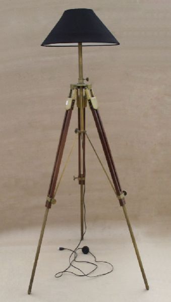 Tripod Lamp 02