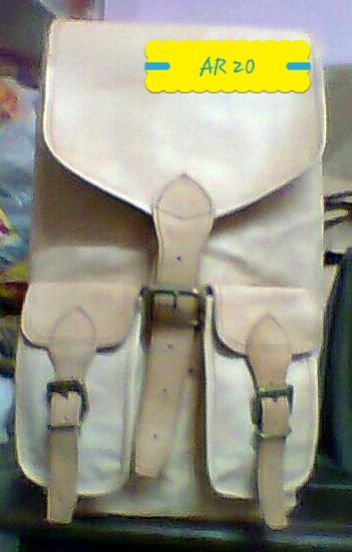 AR 20 Leather College Bag