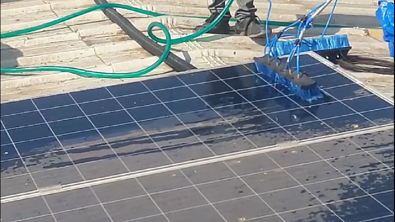Solar Panel Cleaning Service 01