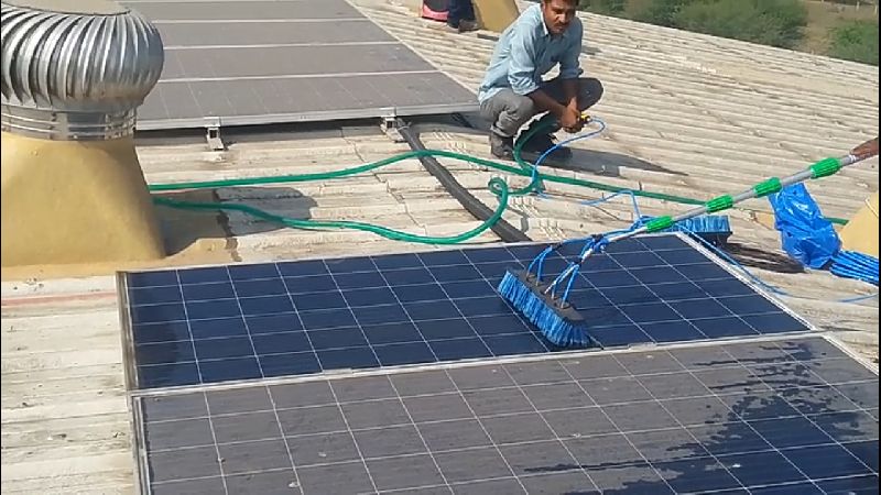 Solar Panel Cleaning Service 02