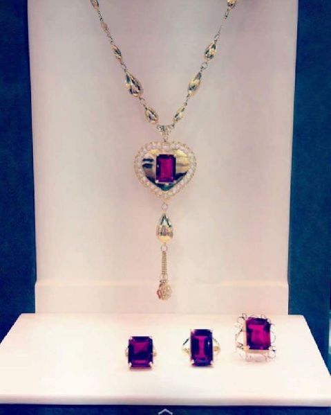 Gold Ladies Pendant 01