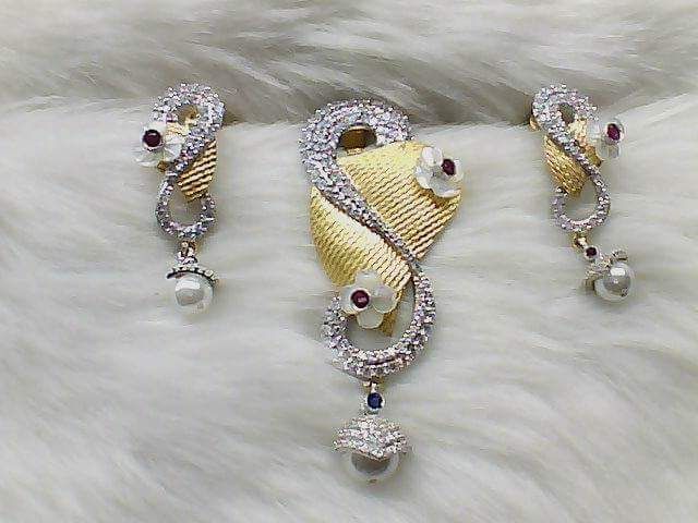 Gold Ladies Pendant 05