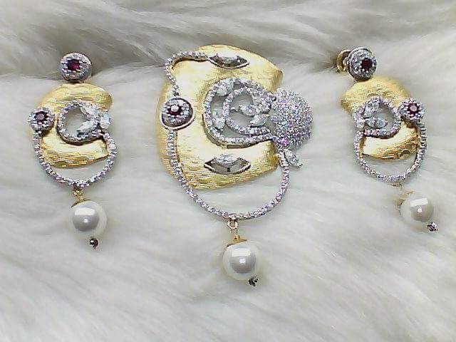 Gold Ladies Pendant 06