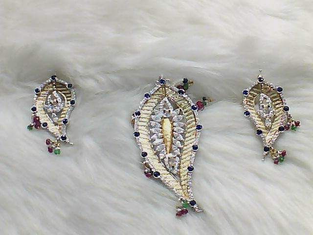 Gold Ladies Pendant 07