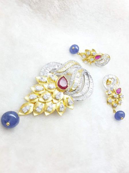 Gold Ladies Pendant 08