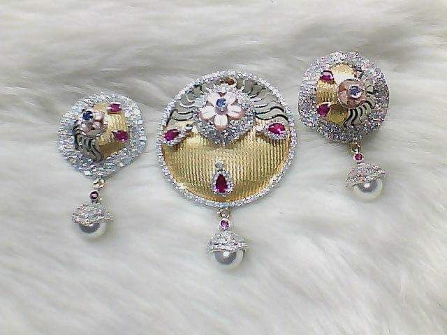 Gold Ladies Pendant 14