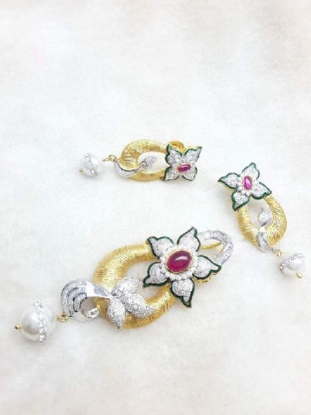 Gold Ladies Pendant 19