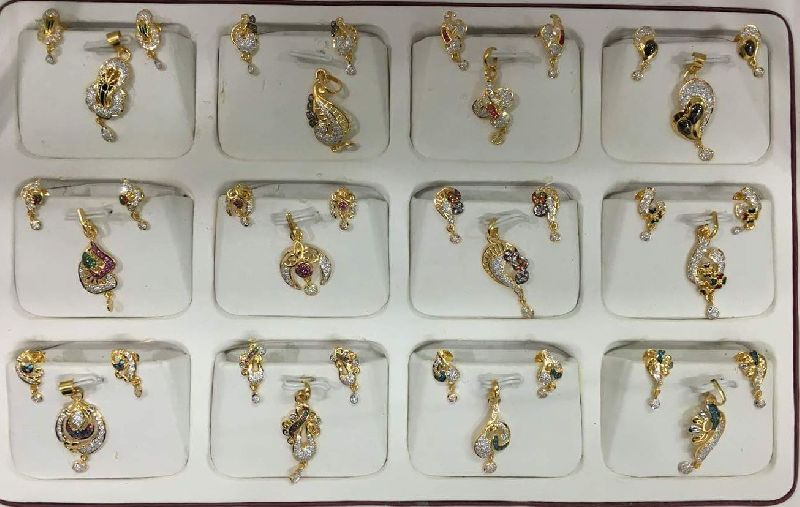 Gold Ladies Pendant 32