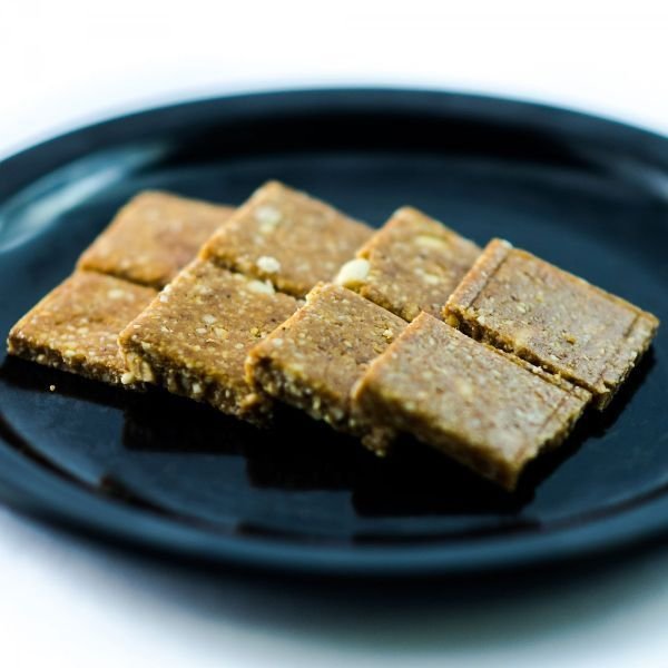 Crushed Peanut Chikki 01