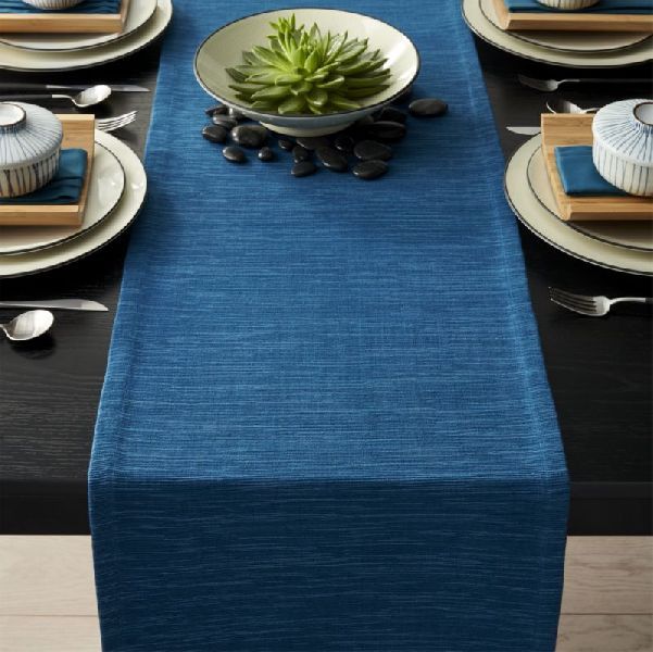 Plain Table Runner 02
