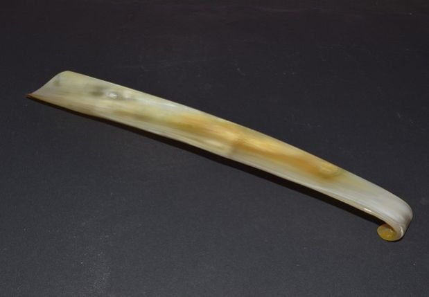 MASH04 Bull Shoe Horn