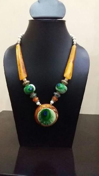 Stone Bead Pendant Necklace 02